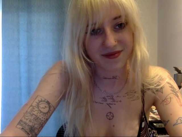 EmmyHot