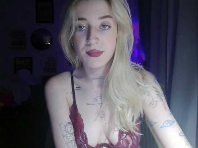 EmmyHot