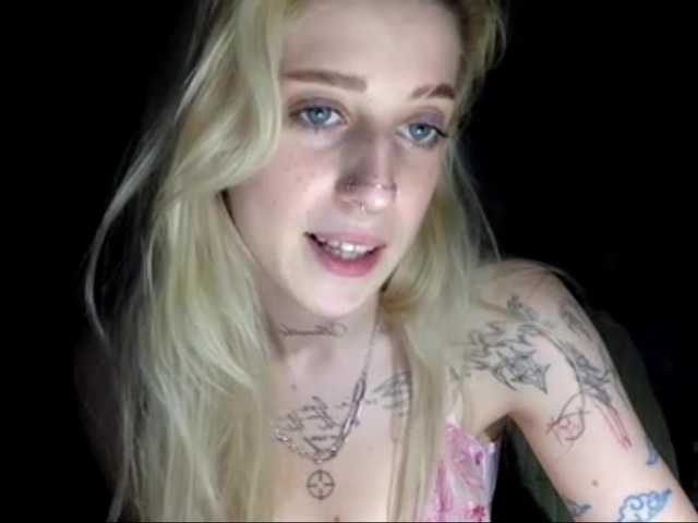 EmmyHot live cam on BongaCams