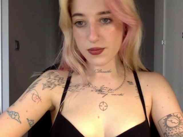 Model: EmmyHot