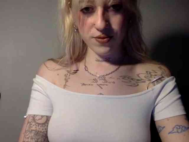 EmmyHot