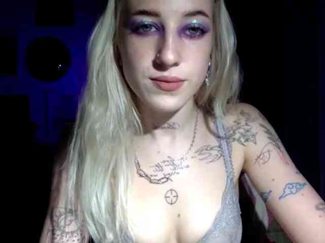 EmmyHot