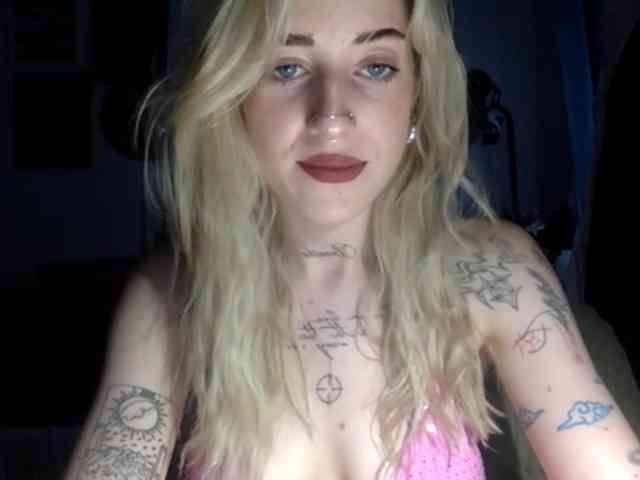 EmmyHot