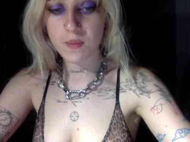 EmmyHot