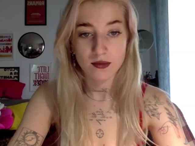 EmmyHot