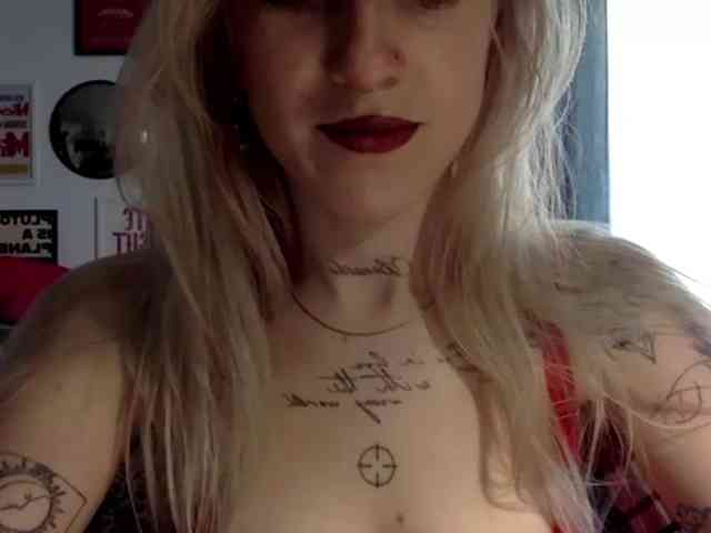 EmmyHot