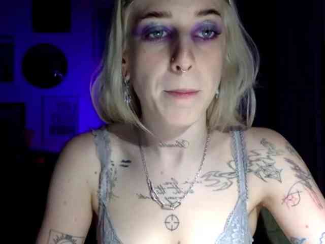 EmmyHot
