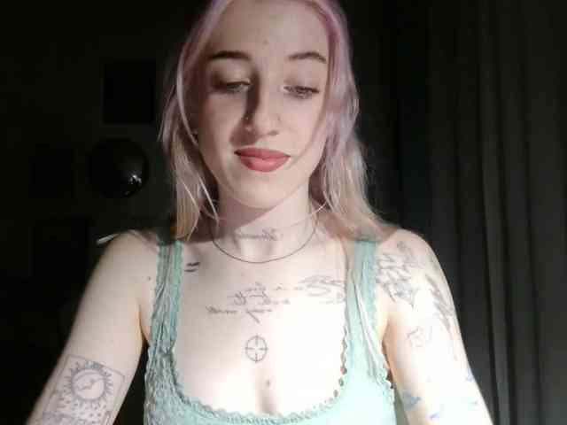 Model: EmmyHot