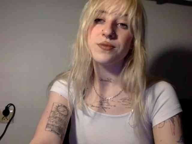 EmmyHot