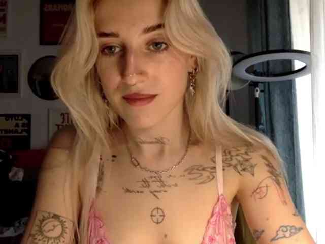 EmmyHot