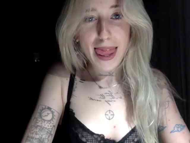 EmmyHot