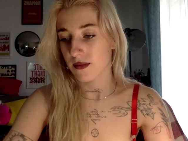 Model: EmmyHot