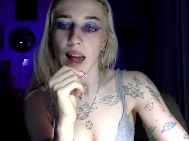EmmyHot