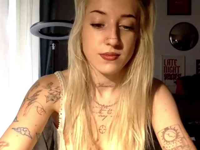 Model: EmmyHot