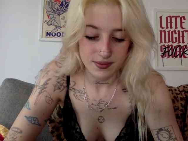 Model: EmmyHot