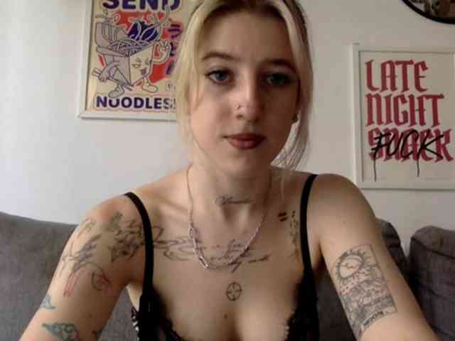EmmyHot