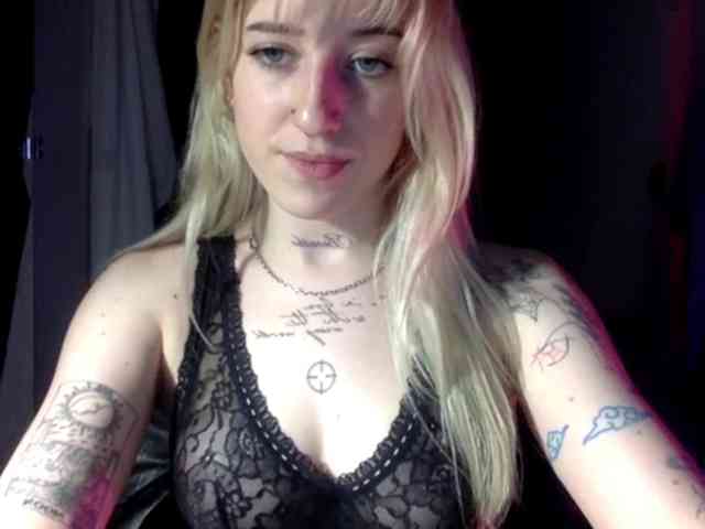 EmmyHot