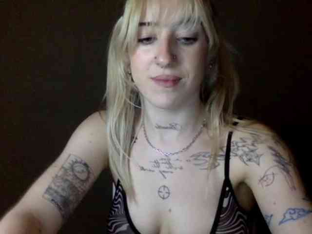 EmmyHot