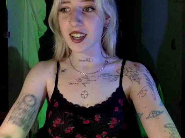 EmmyHot EmmyHot