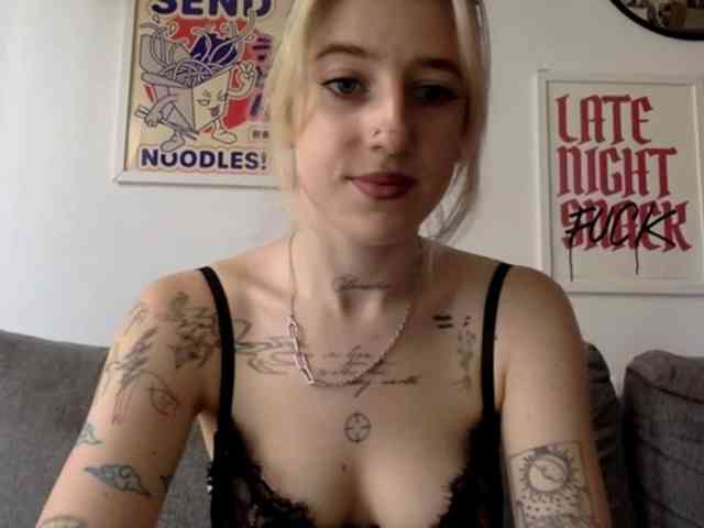 EmmyHot