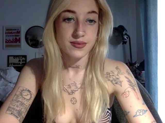 EmmyHot