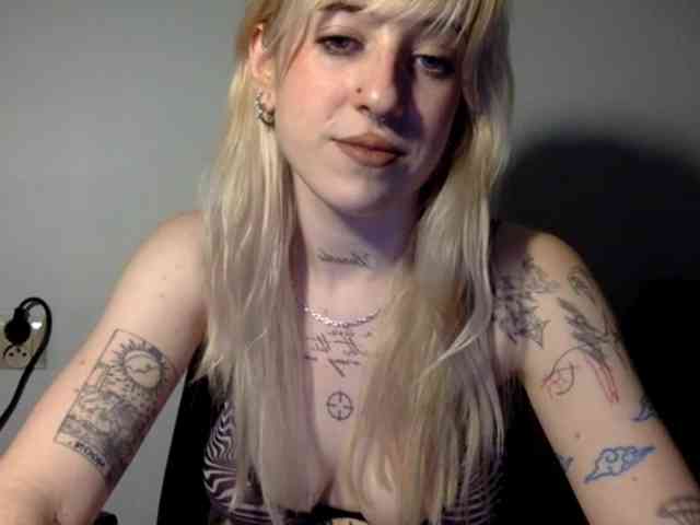 EmmyHot