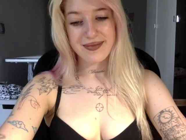 EmmyHot