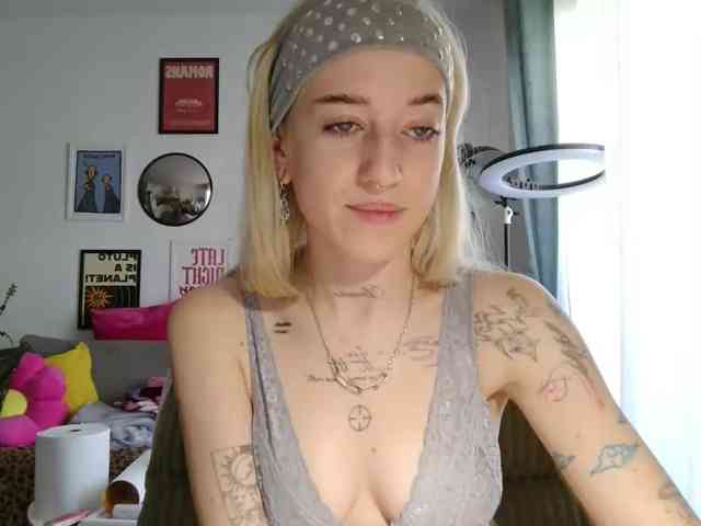 EmmyHot