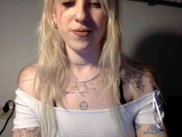 EmmyHot