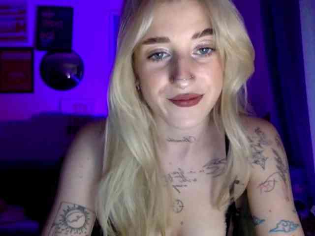 EmmyHot EmmyHot