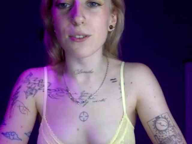 Emmyhot webcam