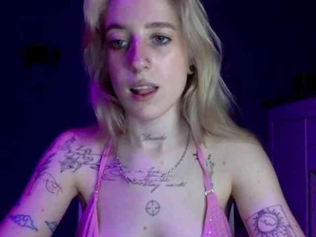 Model: EmmyHot
