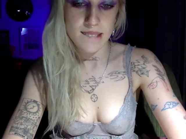 EmmyHot