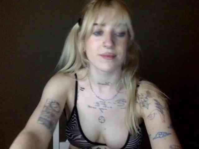 EmmyHot