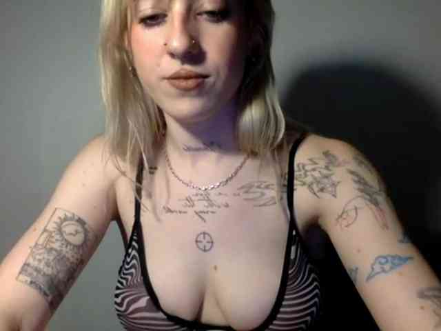 EmmyHot