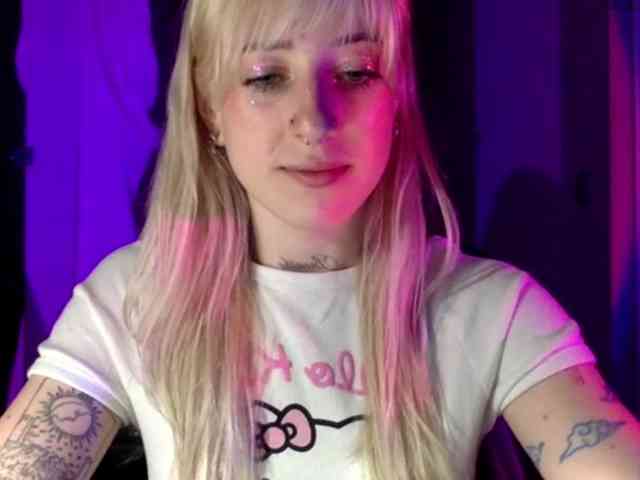 EmmyHot