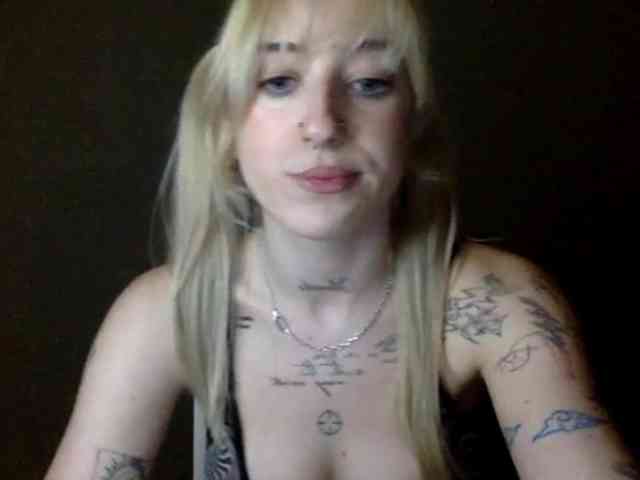EmmyHot