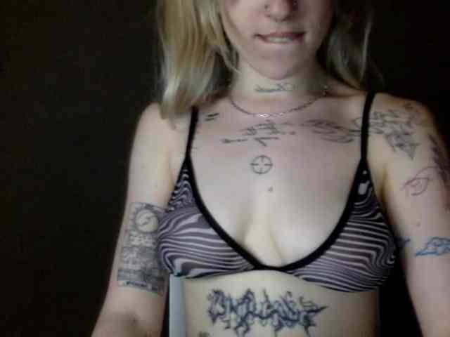 EmmyHot