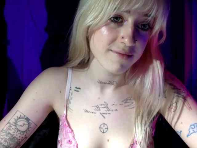 EmmyHot EmmyHot