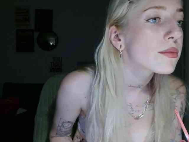 EmmyHot EmmyHot