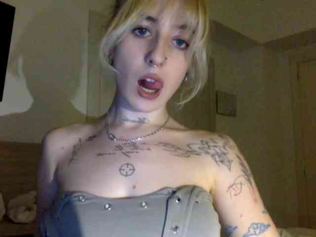 EmmyHot