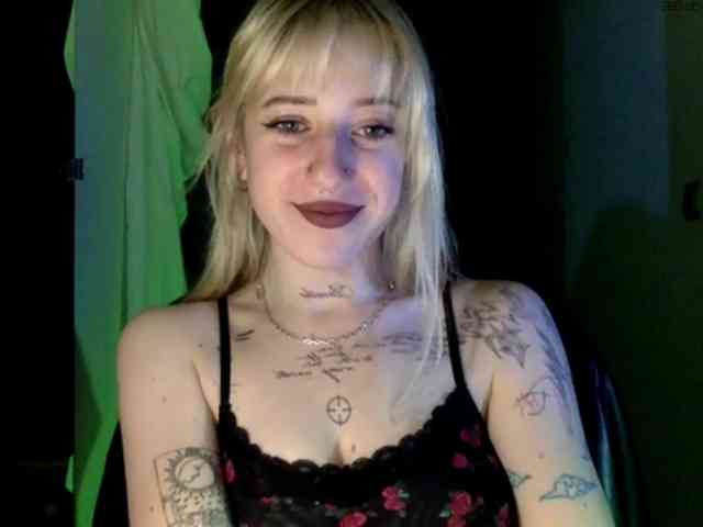 EmmyHot