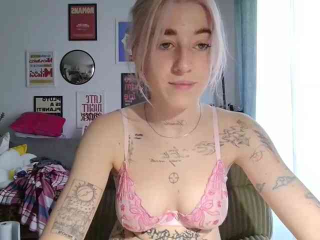 EmmyHot EmmyHot