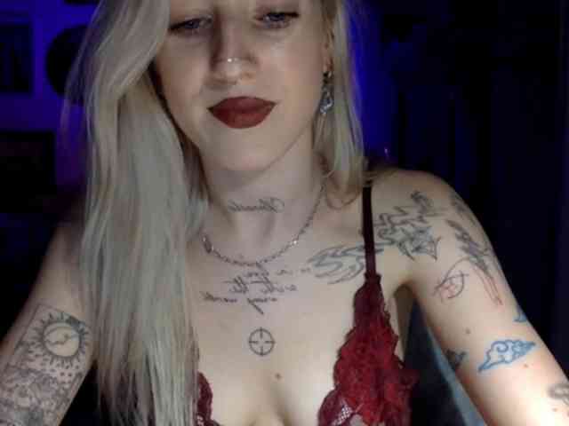 EmmyHot