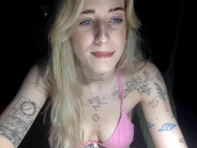 EmmyHot