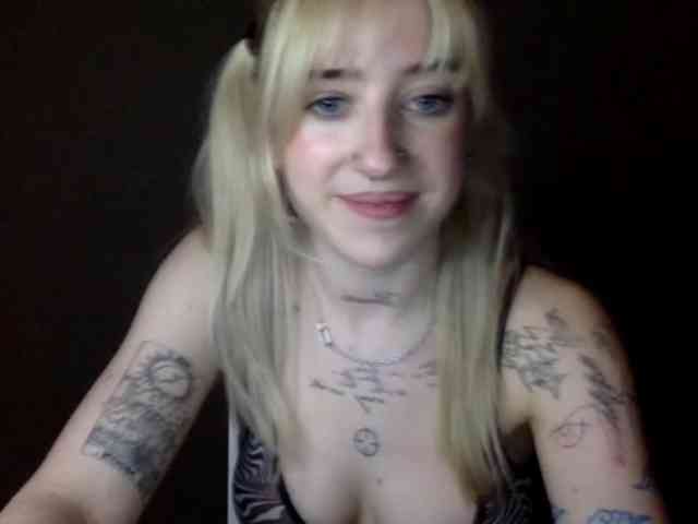 EmmyHot