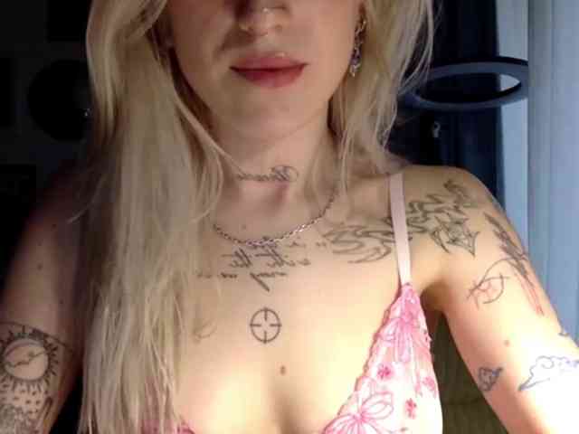 EmmyHot
