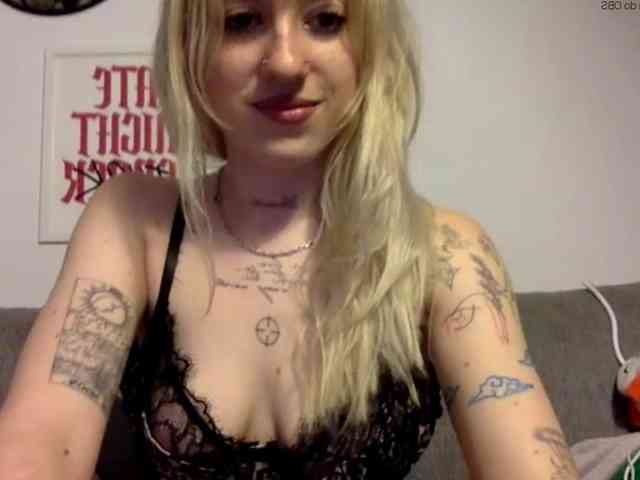 EmmyHot
