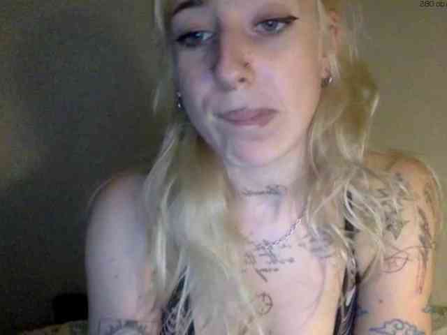 EmmyHot