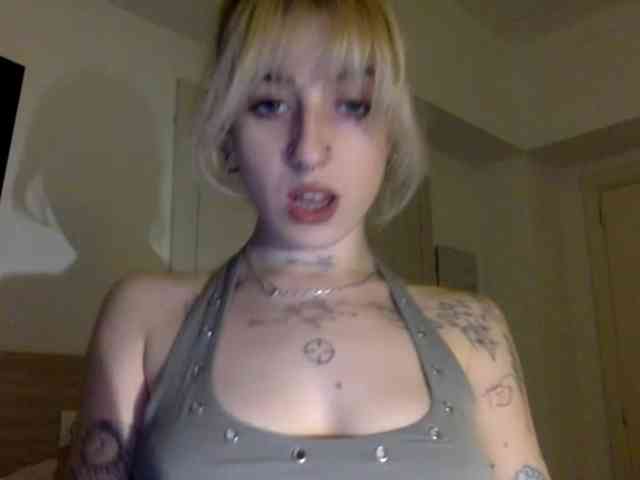 EmmyHot